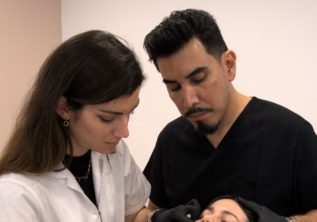 Los doctores Sandra Grohs y Jorge Mercado.