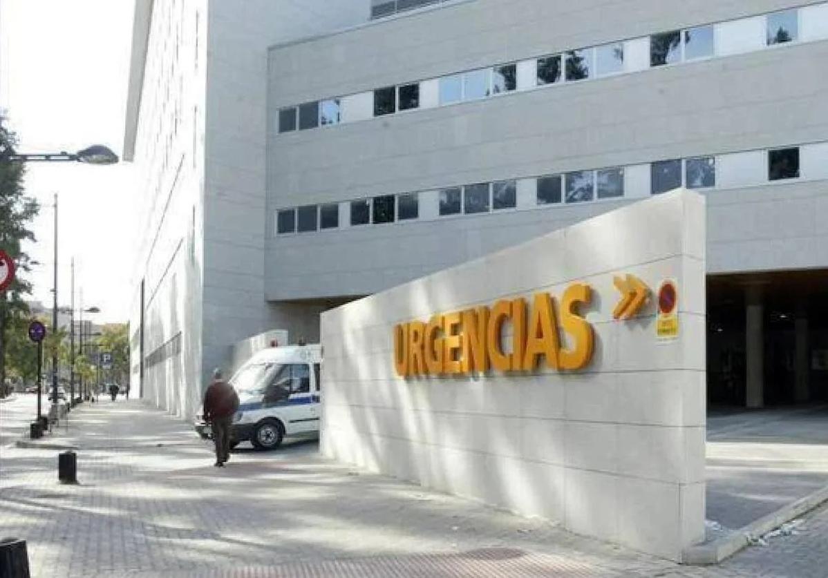 Puerta de Urgencias del hospital Reina Sofía de Murcia, en una foto de archivo.