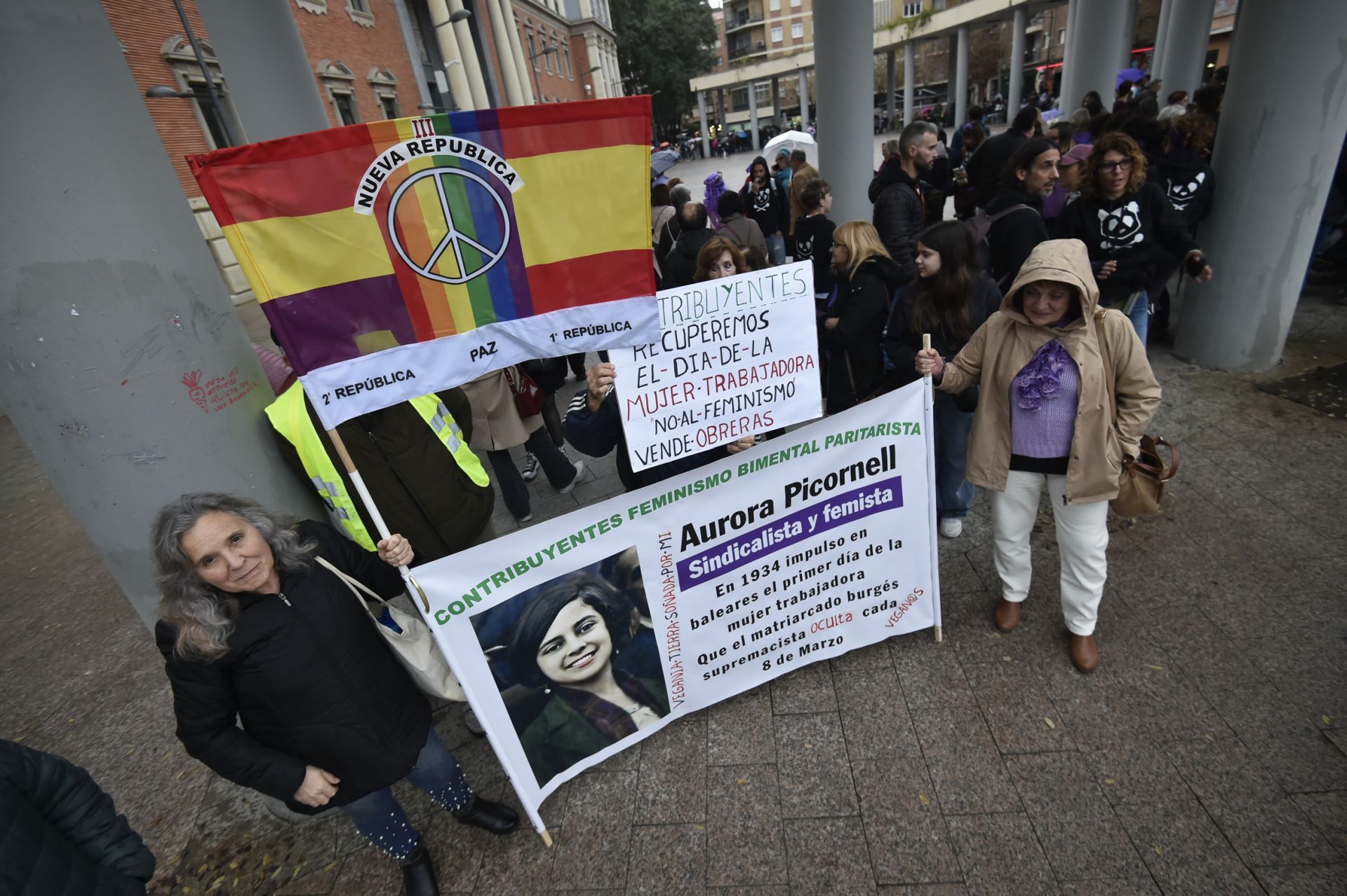 La manifestación por el 8M en Murcia, en imágenes