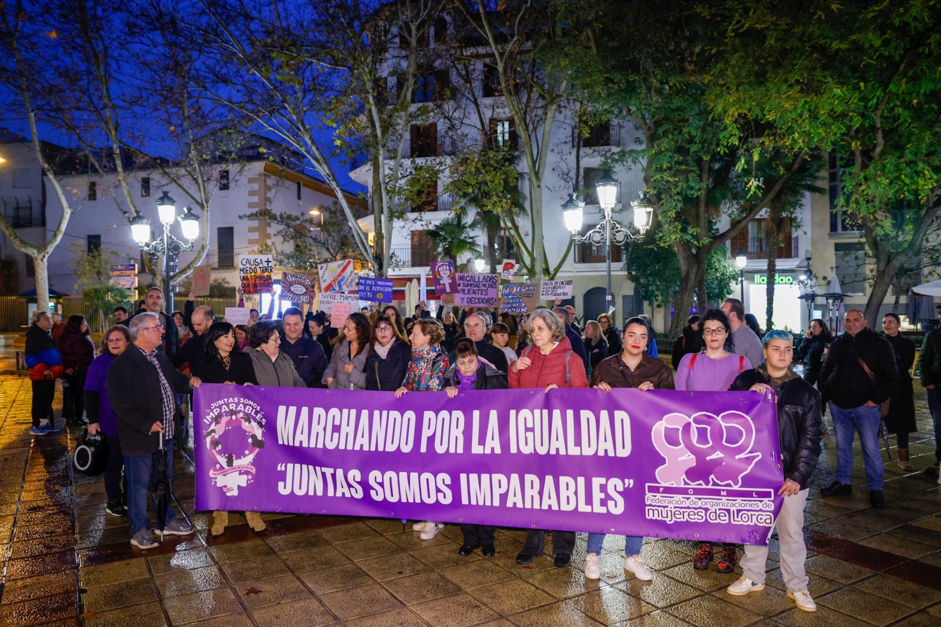 La manifestación por el 8M en Lorca, en imágenes