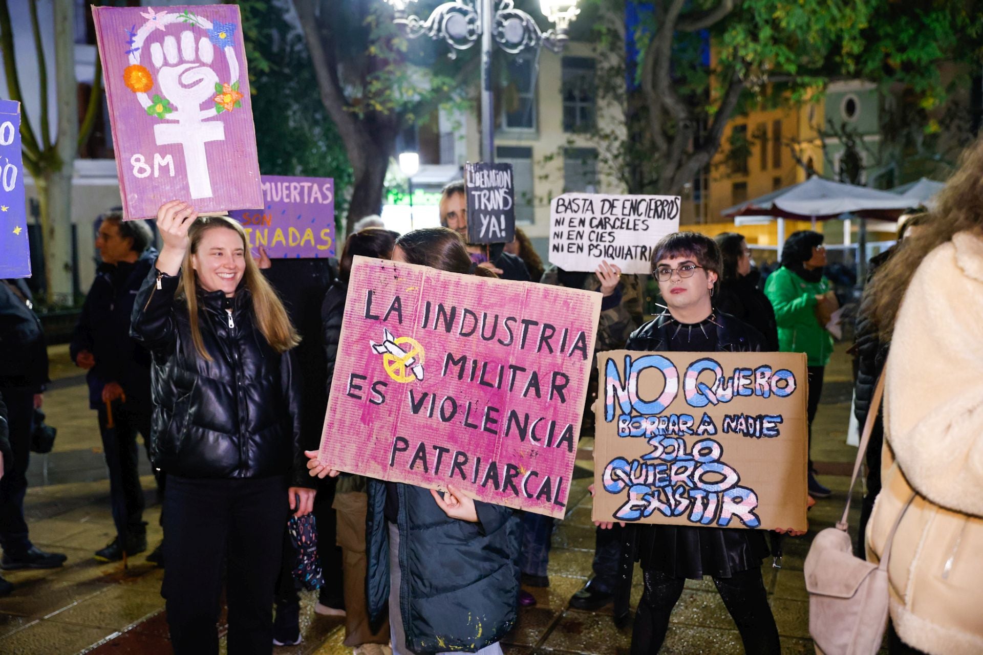 La manifestación por el 8M en Lorca, en imágenes