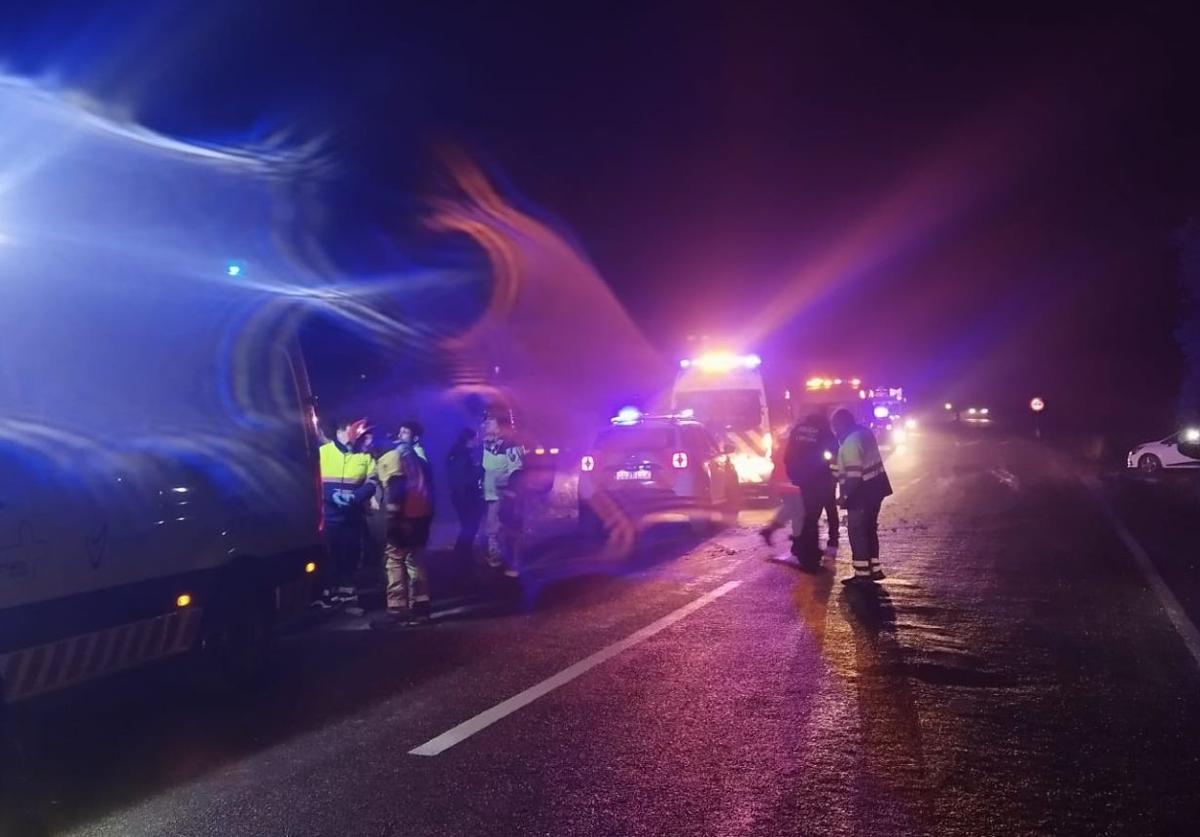 Los profesionales de emergencias desplazados al lugar.