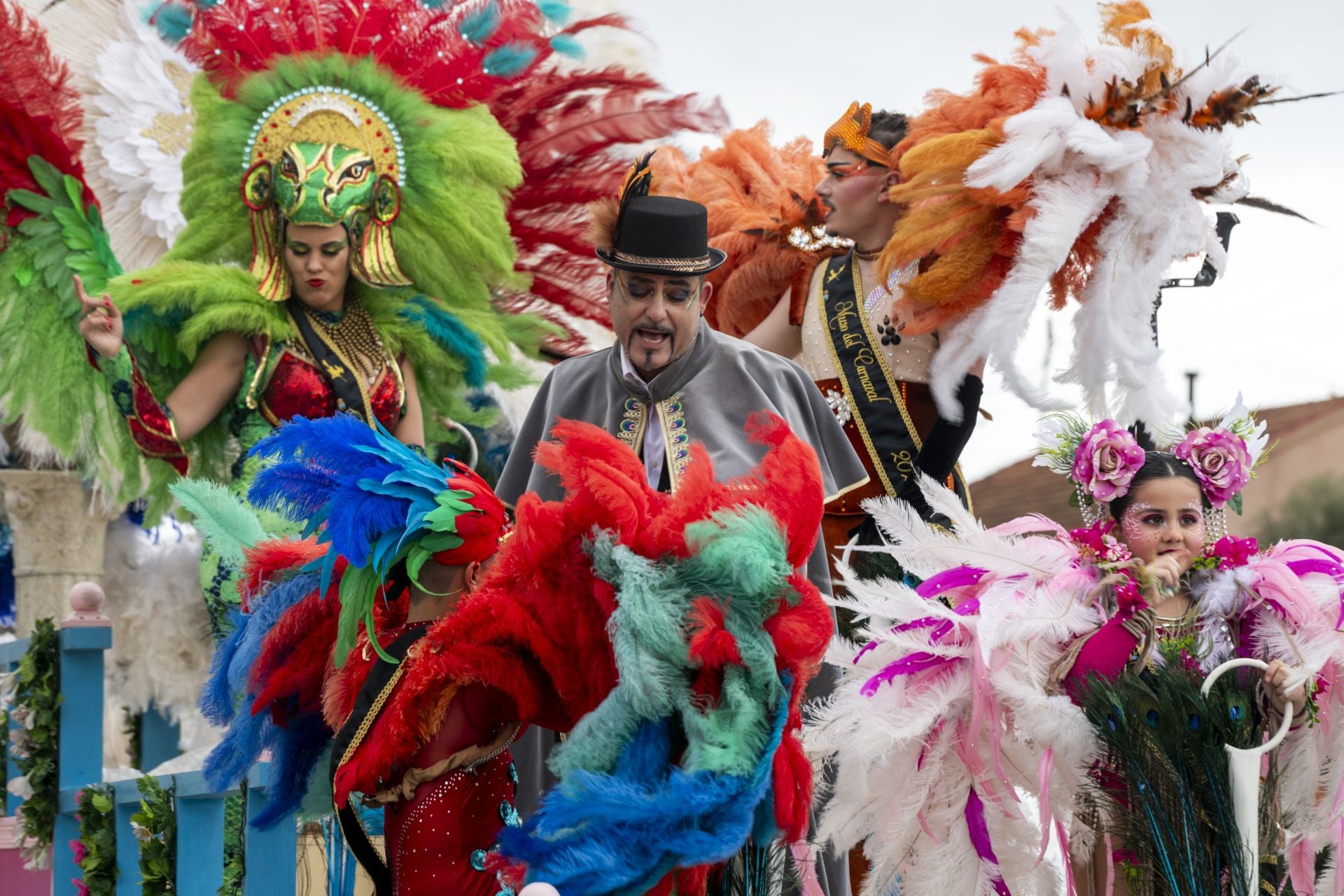 La Piñata pone el punto final al Carnaval en Llano de Brujas