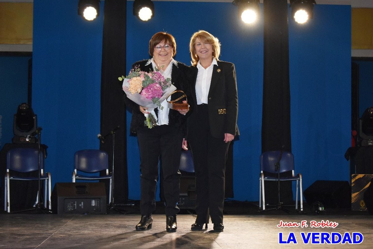 Caravaca entrega los premios y galardones del Día de la Mujer