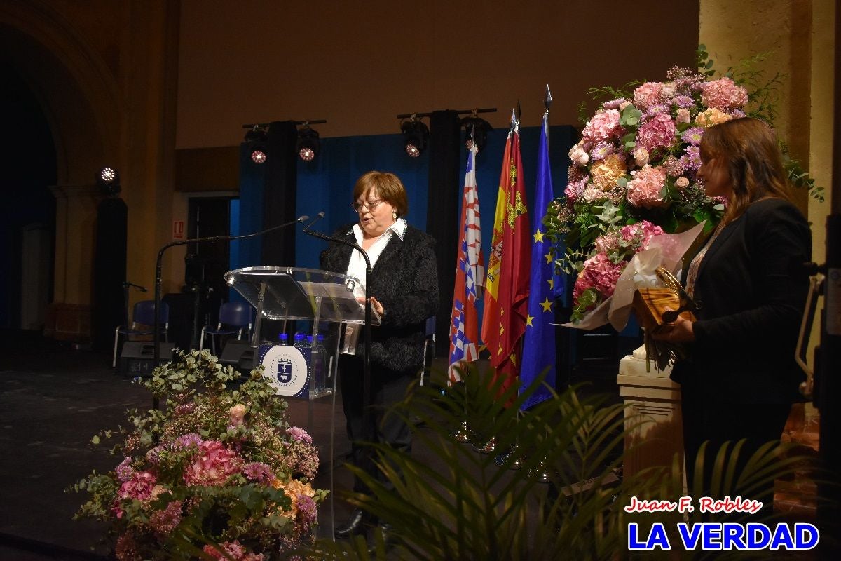 Caravaca entrega los premios y galardones del Día de la Mujer