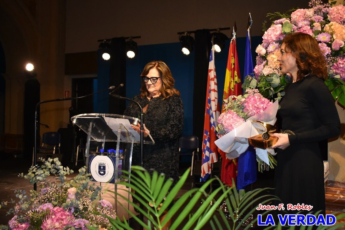 Caravaca entrega los premios y galardones del Día de la Mujer