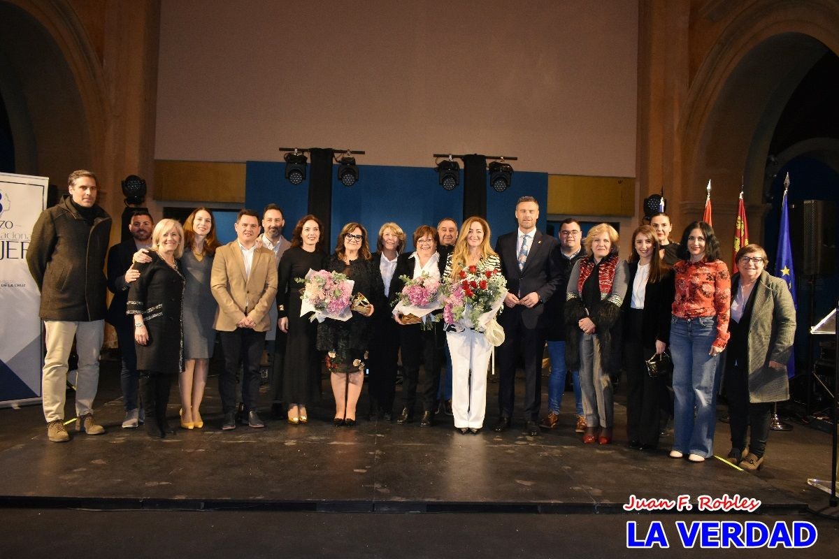 Caravaca entrega los premios y galardones del Día de la Mujer