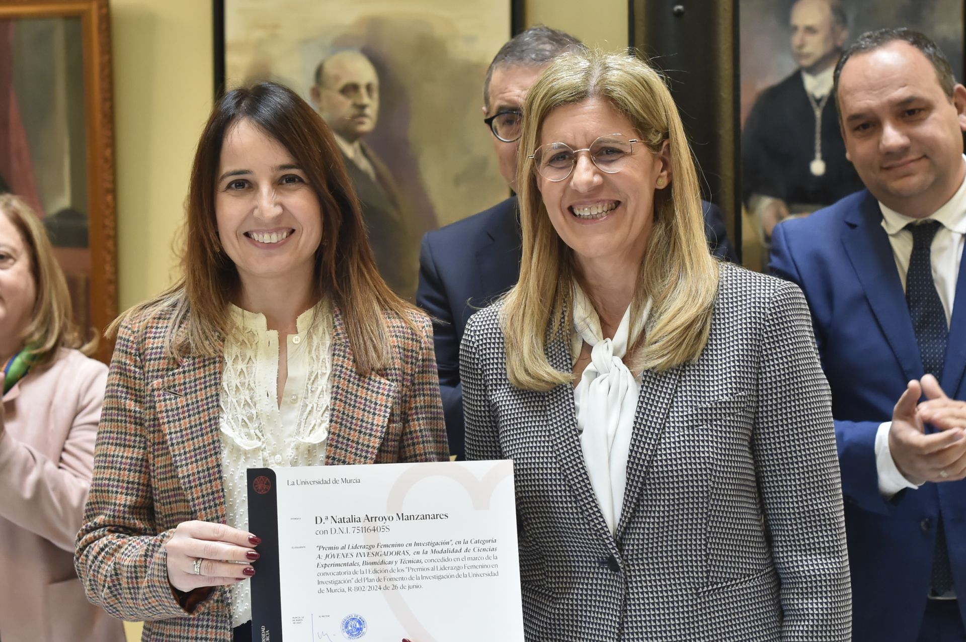 El acto de entrega de los premios al liderazgo femenino en investigación de la UMU, en imágenes