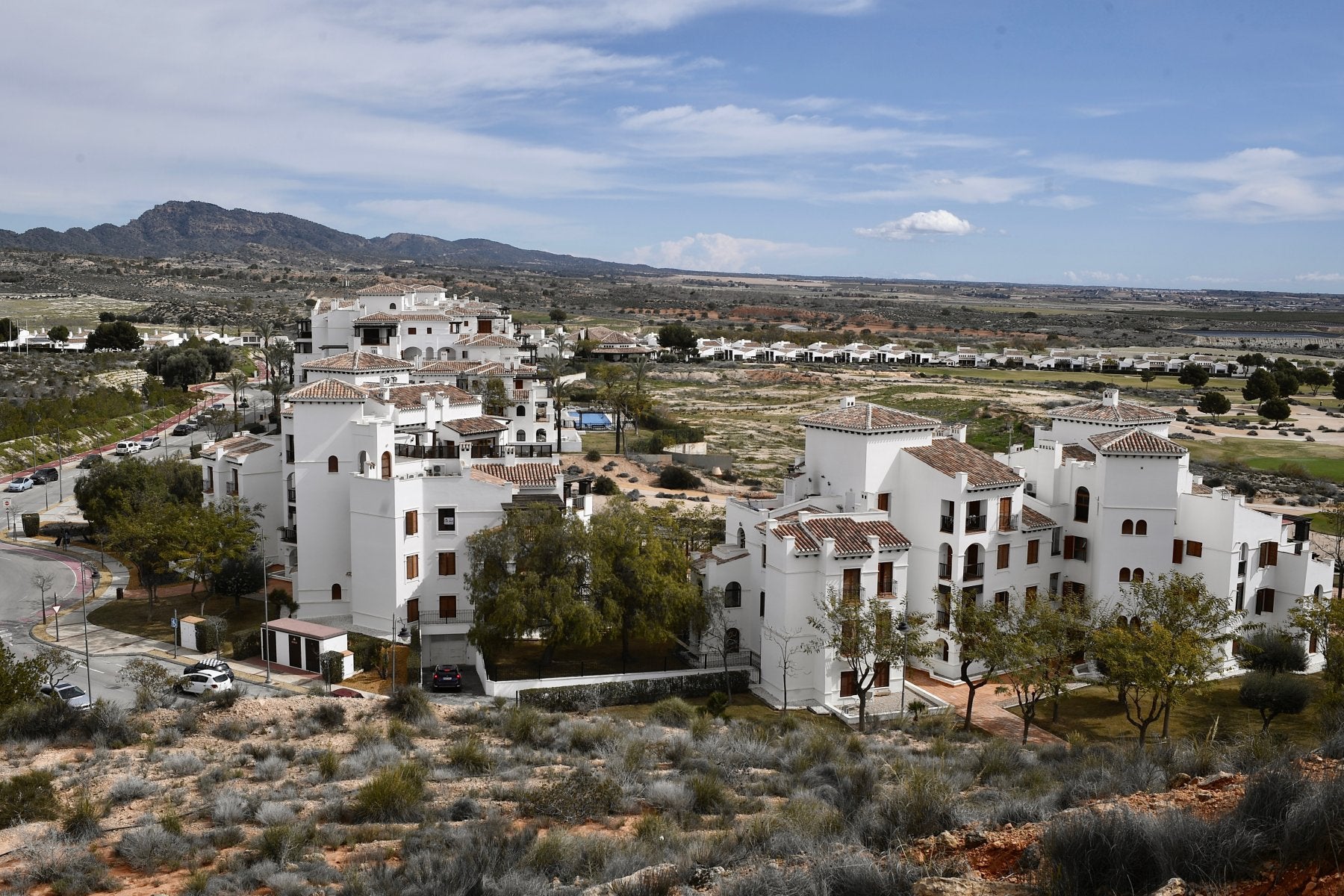 Algunas de las viviendas construidas en la urbanización El Valle Golf, donde una promotora pretende volver a edificar.