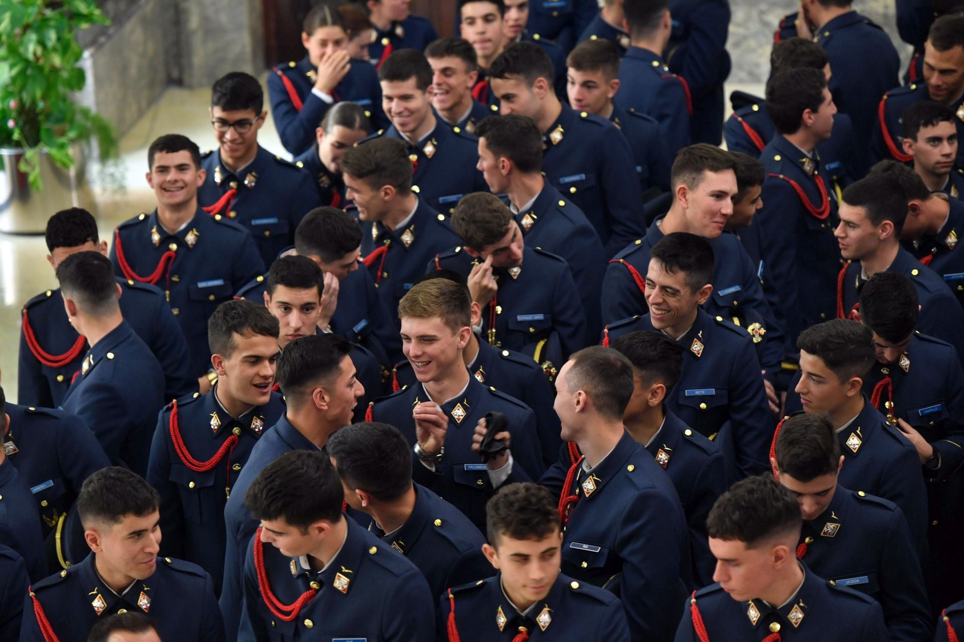 Visita de los alumnos de la AGA al Ayuntamiento de Murcia, en imágenes