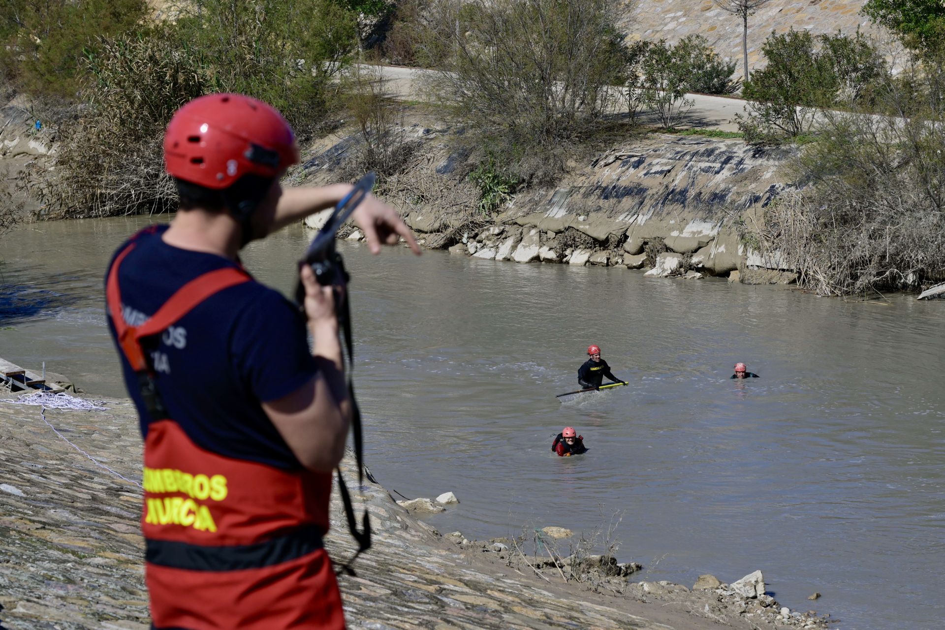 Imágenes del cuarto día de búsqueda de un hombre en el río Segura