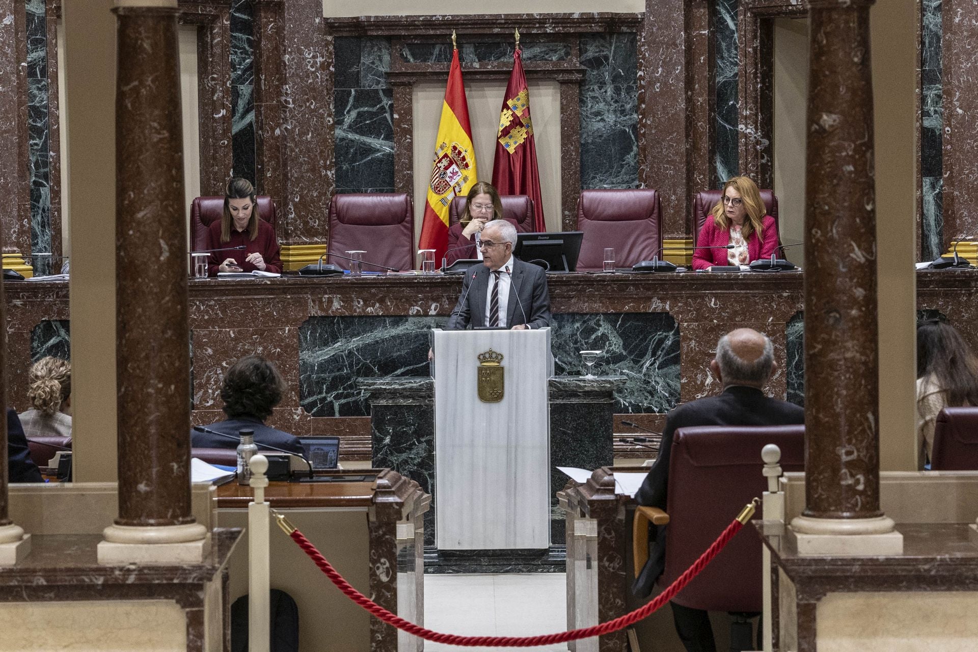 El Pleno de la Asamblea Regional de este martes, en imágenes