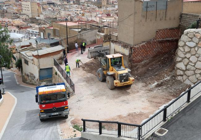 Derribo de una vieja edificación en San Pedro.