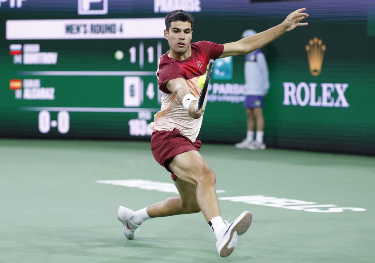 Carlos Alcaraz, durante su partido contra Dimitrov.