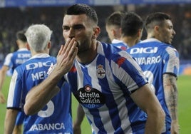 El exalbinegro Pablo Vázquez celebra un gol con la camiseta del Deportvo de la Coruña.