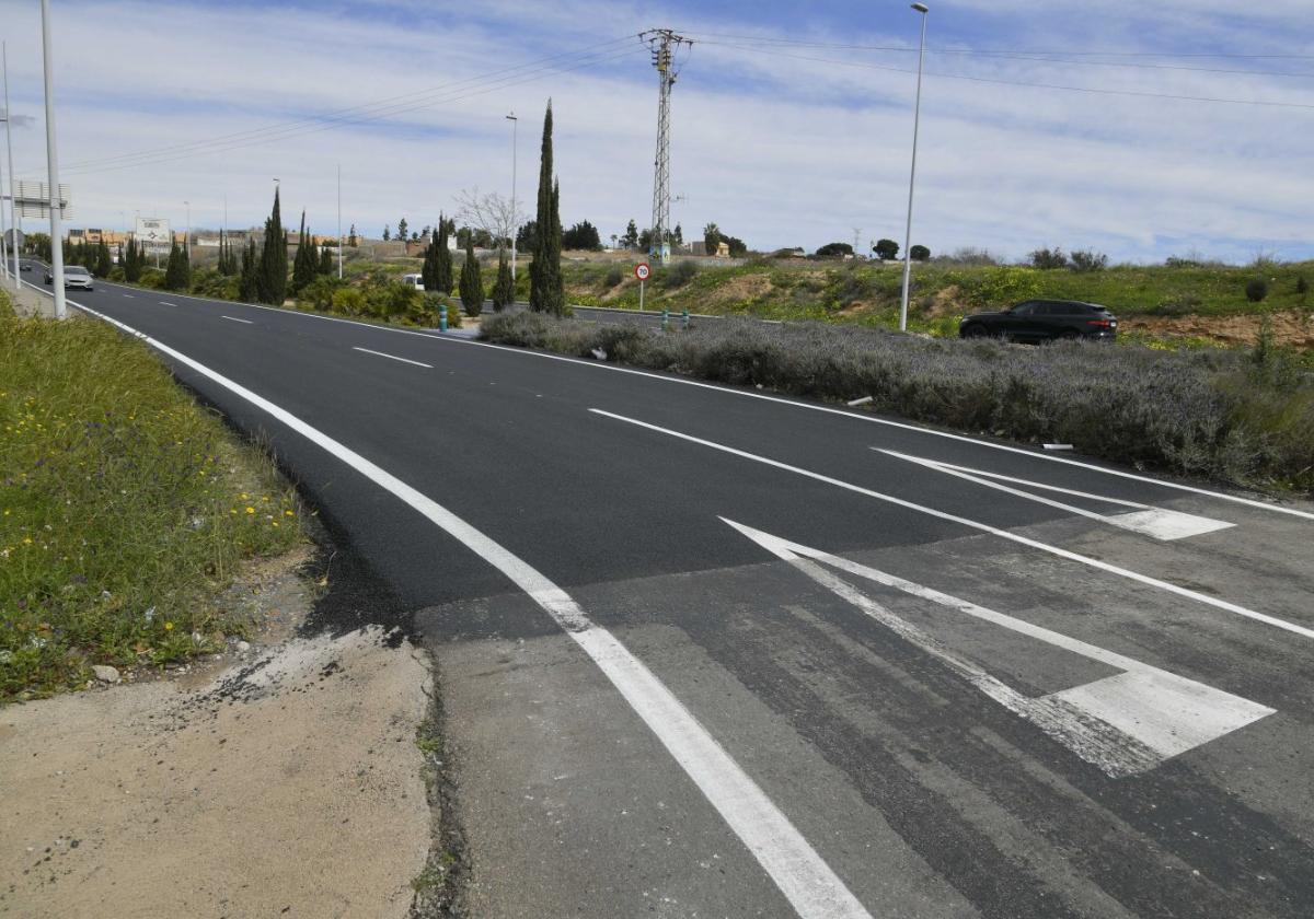 Tramo de la avenida Víctor Beltrí recién asfaltado.