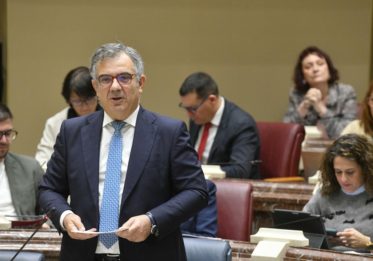 El consejero Juan María Vázquez, este viernes, en la Asamblea Regional.