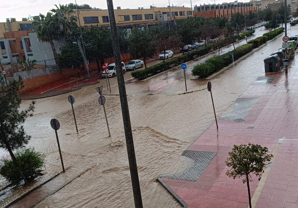 Una tromba de agua anega calles en Murcia y descarga casi 10 litros por metro cuadrado en 20 minutos