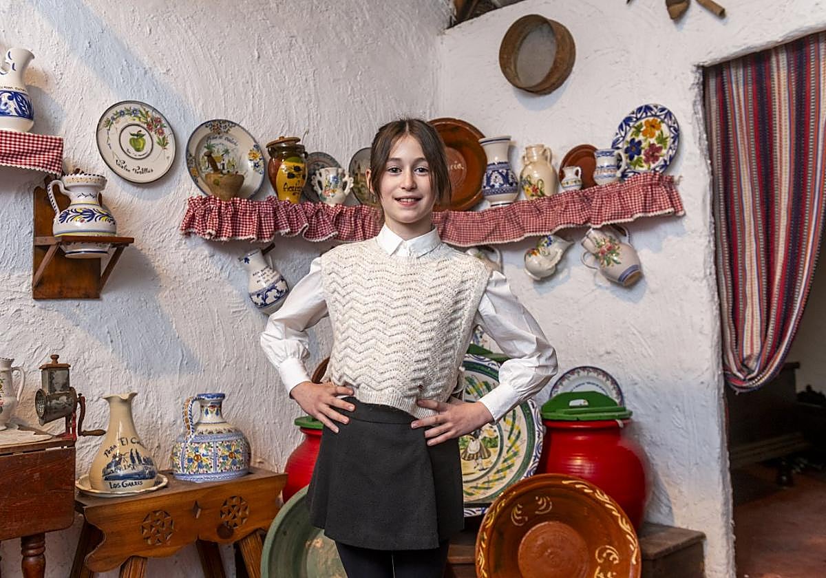 Andrea Larrosa Martínez: «Lo primero que quiero hacerme es una faltriquera bordada»