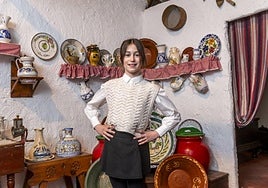 Andrea Larrosa Martínez: «Lo primero que quiero hacerme es una faltriquera bordada»