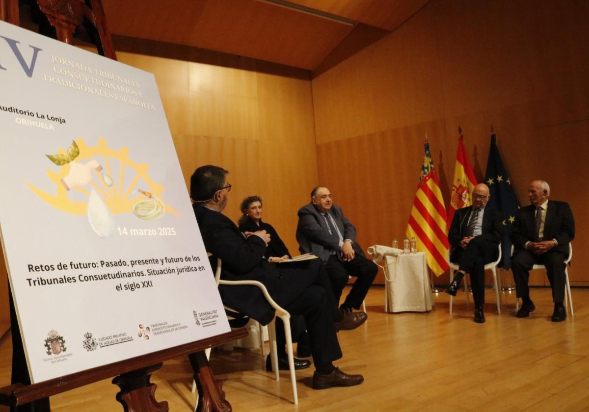 Mesa redonda de las IV Jornada de Tribunales Consuetudinarios.