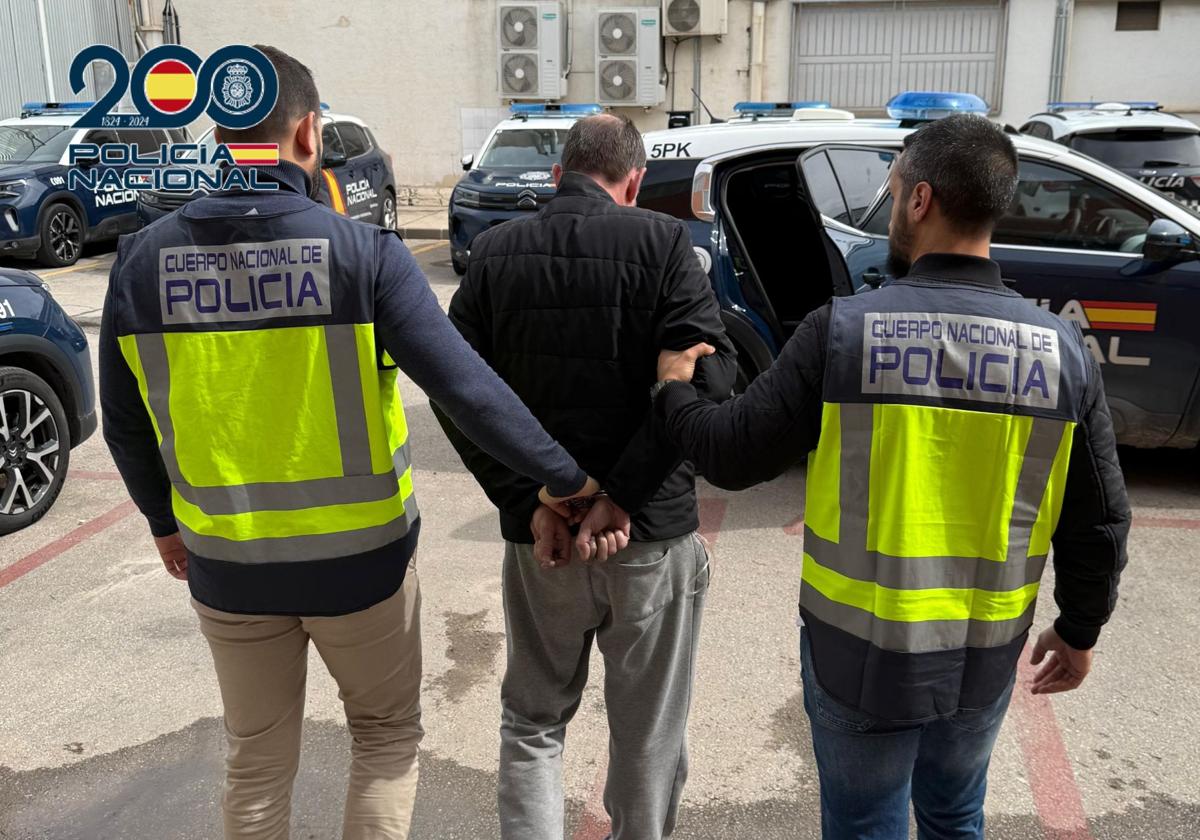 El detenido, en el momento de su arresto.