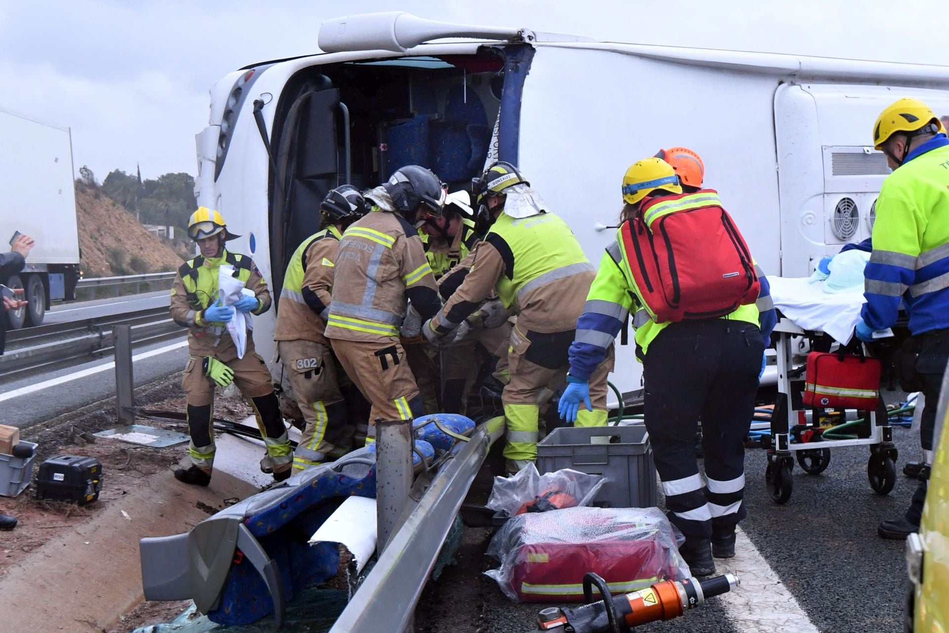 Las imágenes del accidente de autobús en la autovía A-7 en Murcia