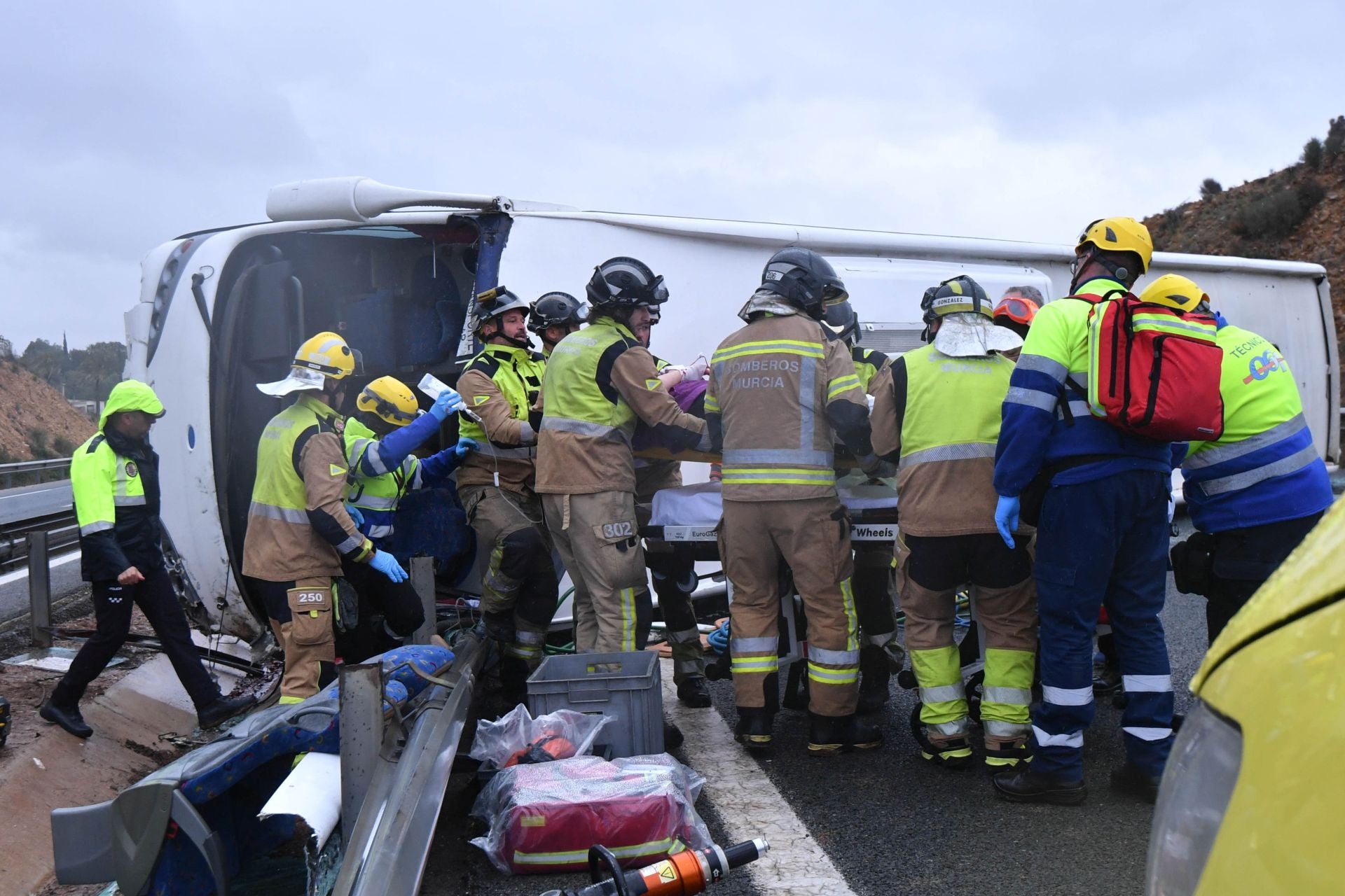 Las imágenes del accidente de autobús en la autovía A-7 en Murcia