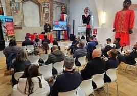 El alcalde, ayer, durante su intervención en la jornada que acogió la ermita de San Sebastián.