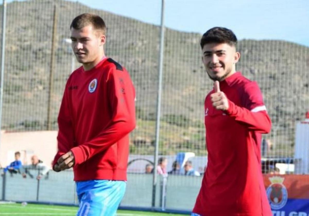 Sanmartín saluda a la cámara antes de un entrenamiento en el Ángel Celdrán con Sheffield.