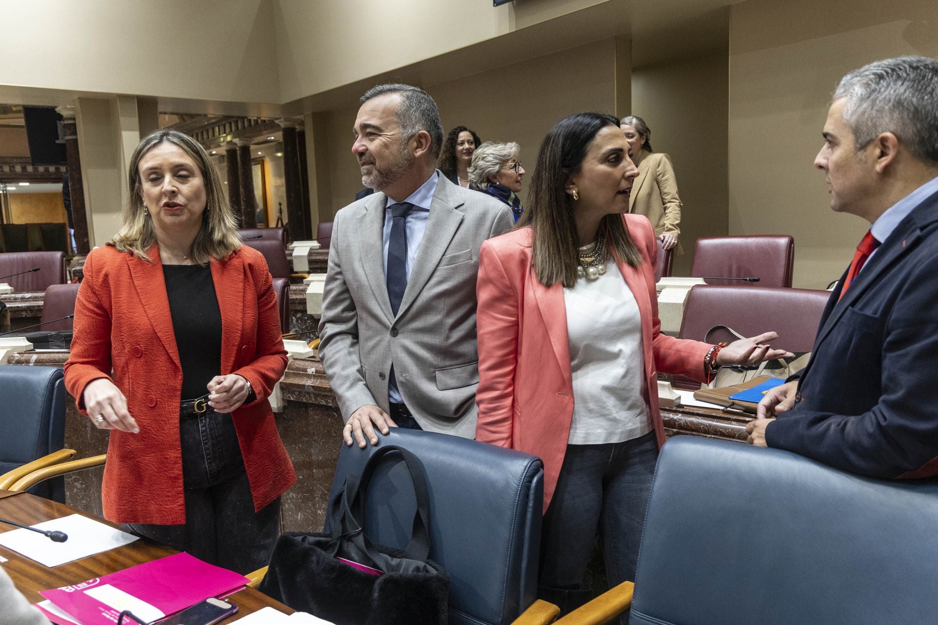 El Pleno de la Asamblea Regional de este viernes, en imágenes