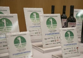 Mesa de trofeos de una edición anterior de la prueba.