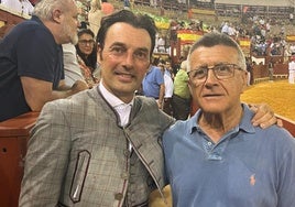 El rejoneador Andy Cartagena y Ángel García, propietario de la Yeguada Carthago, en el Puerto de Santa María.