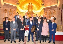 Foto de familia en la misa ofrenda de Los Armaos que se celebró este domingo en la basílica.