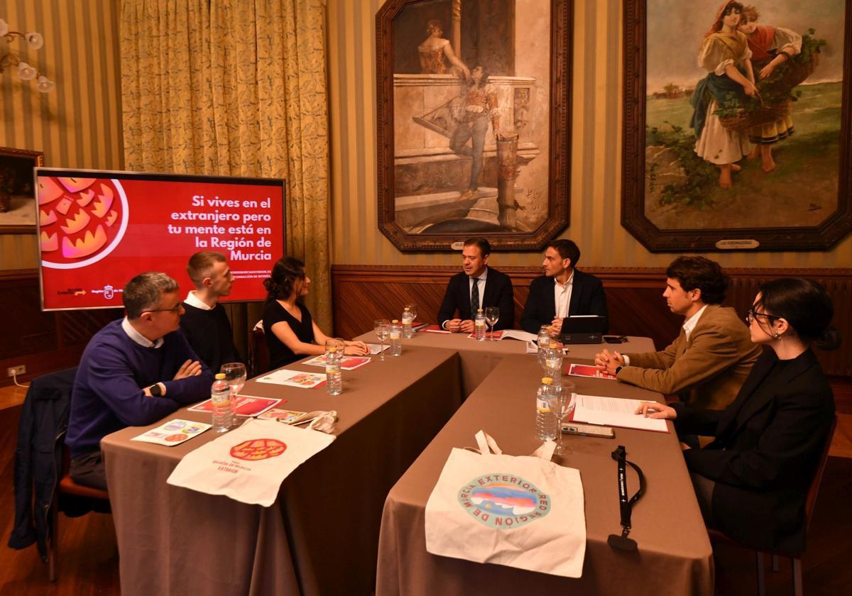 Una nueva plataforma conectará a los ciudadanos de la Región de Murcia que residen en el extranjero