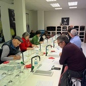 La sesión de cata de los vinos de la cosecha 2024, con miembros de la denominación e invitados.