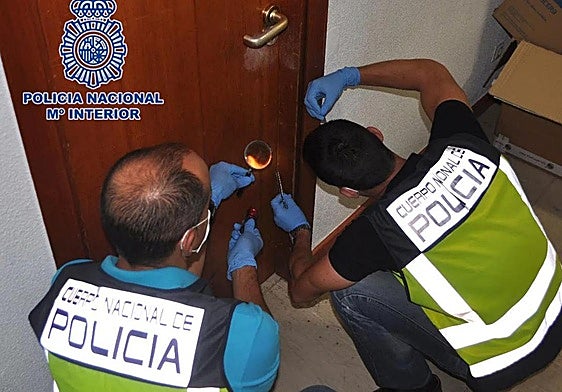 Tres señales de que están vigilando tu casa.