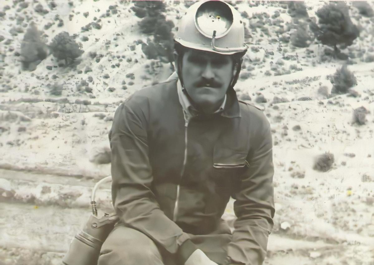 Imagen secundaria 1 - 1. En los años 80, impartiendo una ponencia en la CAM de Cartagena. 2. El profesor, durante las primeras excavaciones en Mina Victoria. 3. En los años 80, impartiendo una ponencia en la CAM de Cartagena.