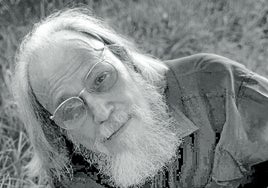 El escritor José Luis Castillo-Puche, fotografiado en 1996.