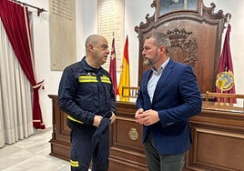 El jefe de servicio de Emergencias y el concejal José Martínez.