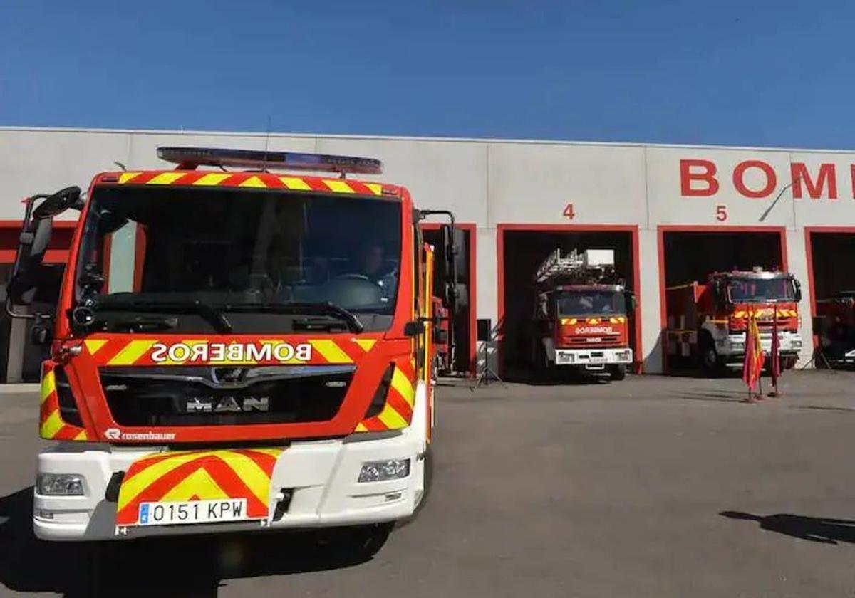 Dos heridos en el incendio provocado por la explosión de un bidón en una nave de Jumilla
