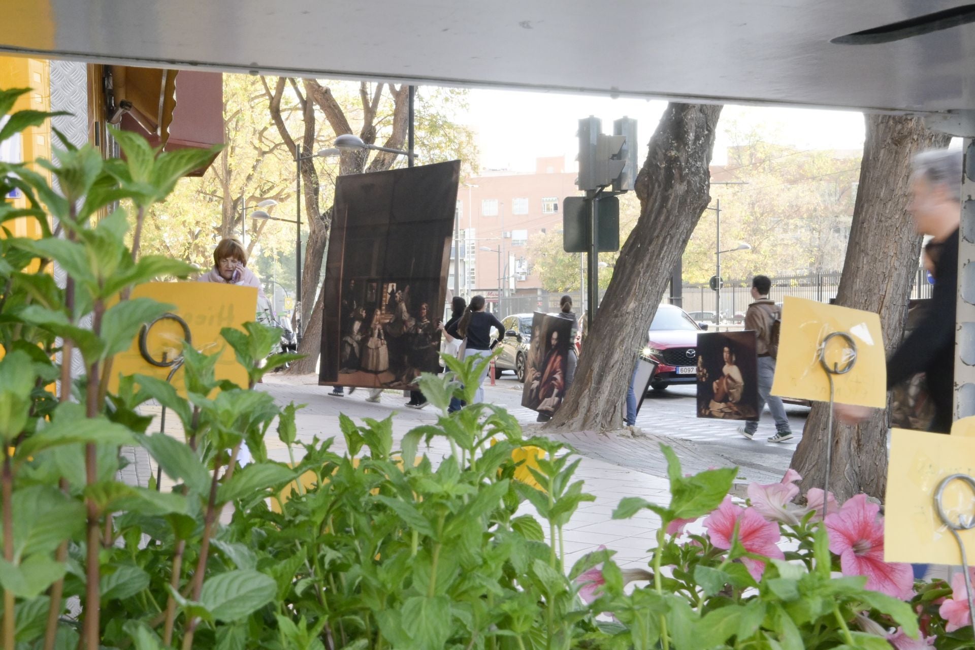 Los alumnos del IES La Flota pasean el arte por las calles de Murcia