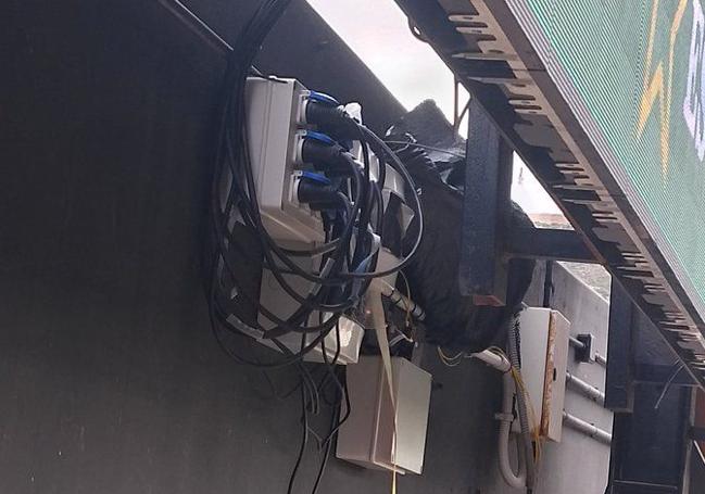 Cables al descubierto del videomarcador, la semana pasada. @pedro3_al