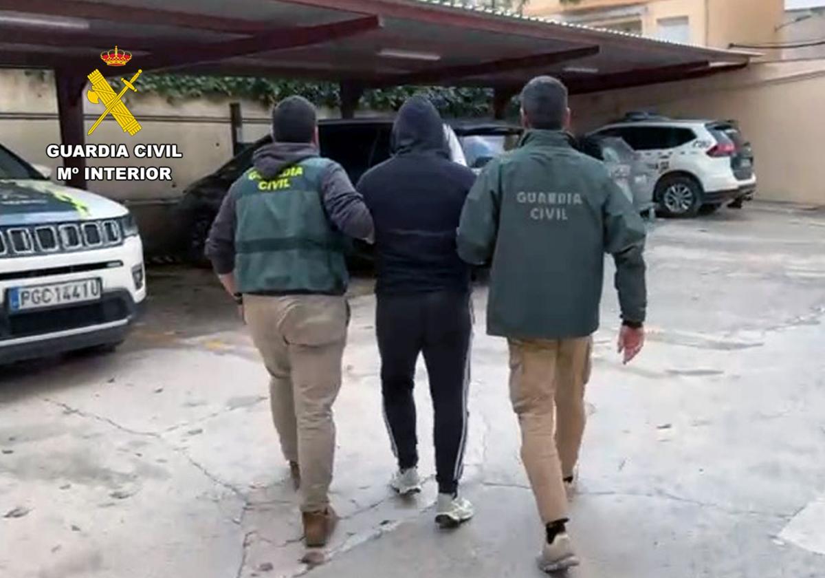 Arrestan a un agente de seguros de coche en Cieza por estafar a sus clientes
