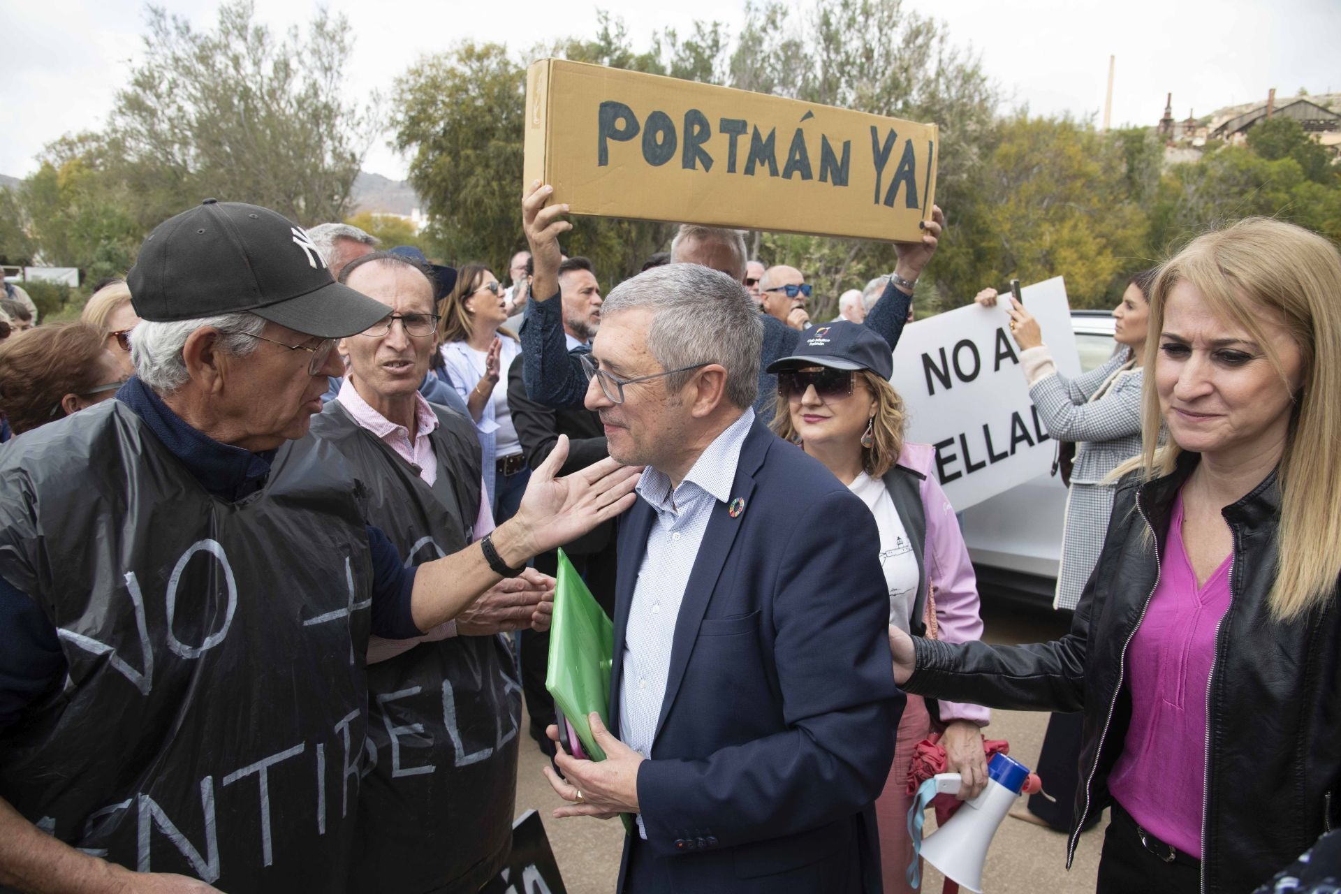 La manifestación con motivo de la reunión para la regeneración de la bahía de Portmán, en imágenes