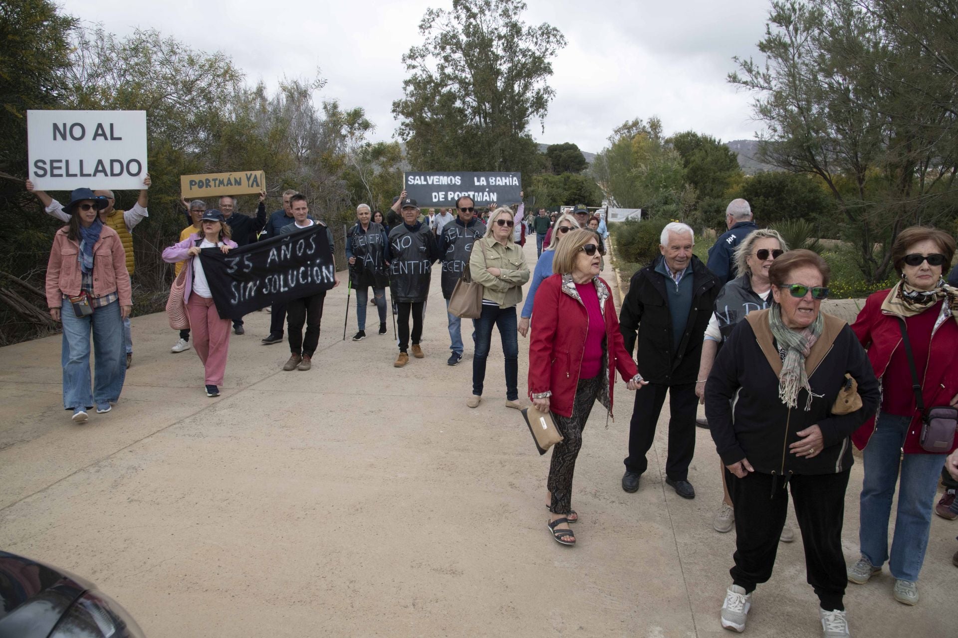 La manifestación con motivo de la reunión para la regeneración de la bahía de Portmán, en imágenes