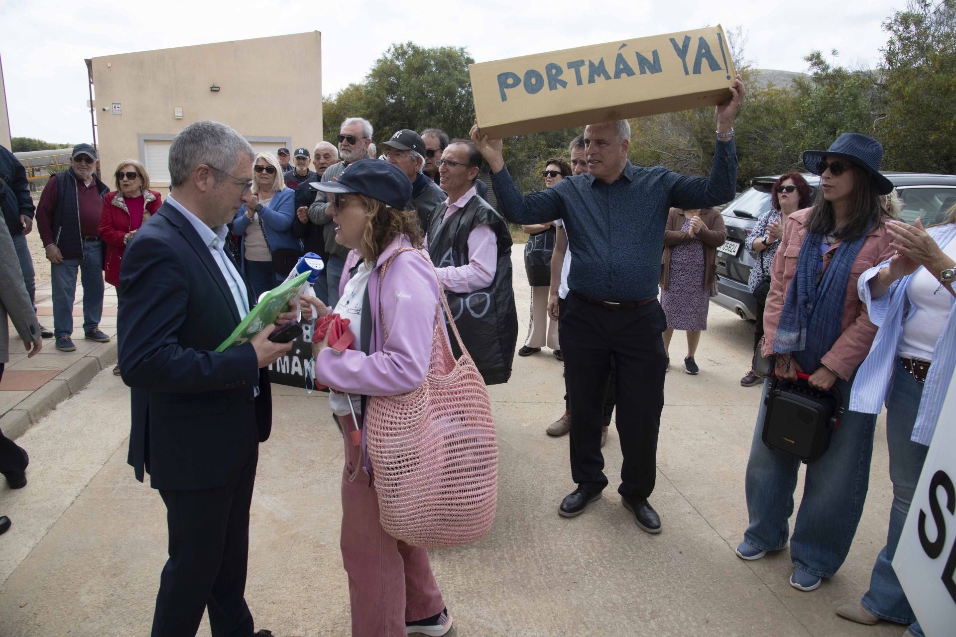 La manifestación con motivo de la reunión para la regeneración de la bahía de Portmán, en imágenes