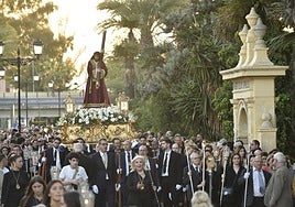 Traslado ayer, desde el Malecón, de la imagen del Jesús del Gran Poder.