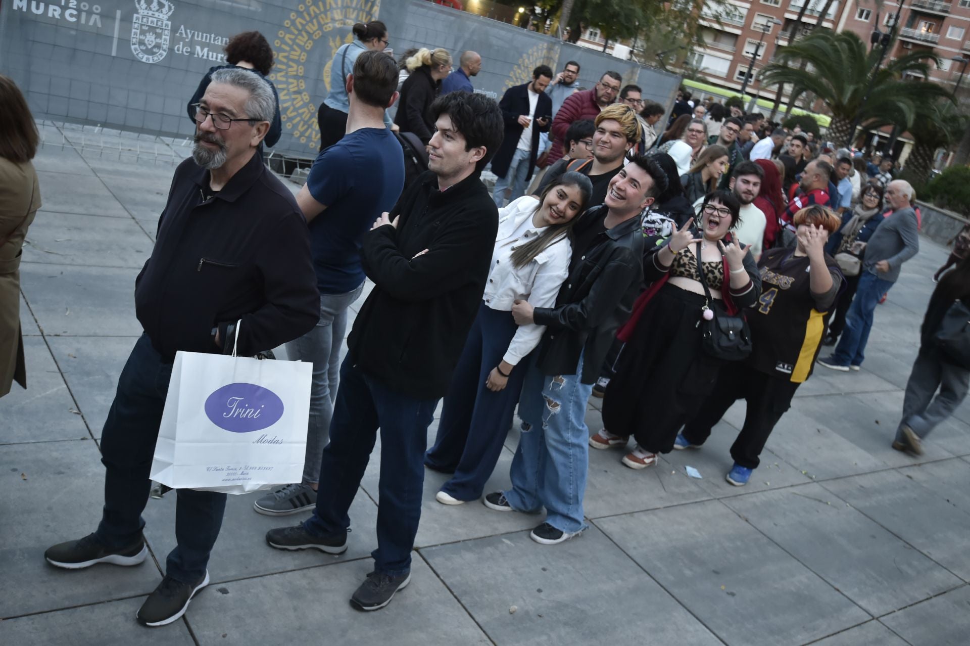 Reparto de marineras gratis en la Circular de Murcia, en imágenes