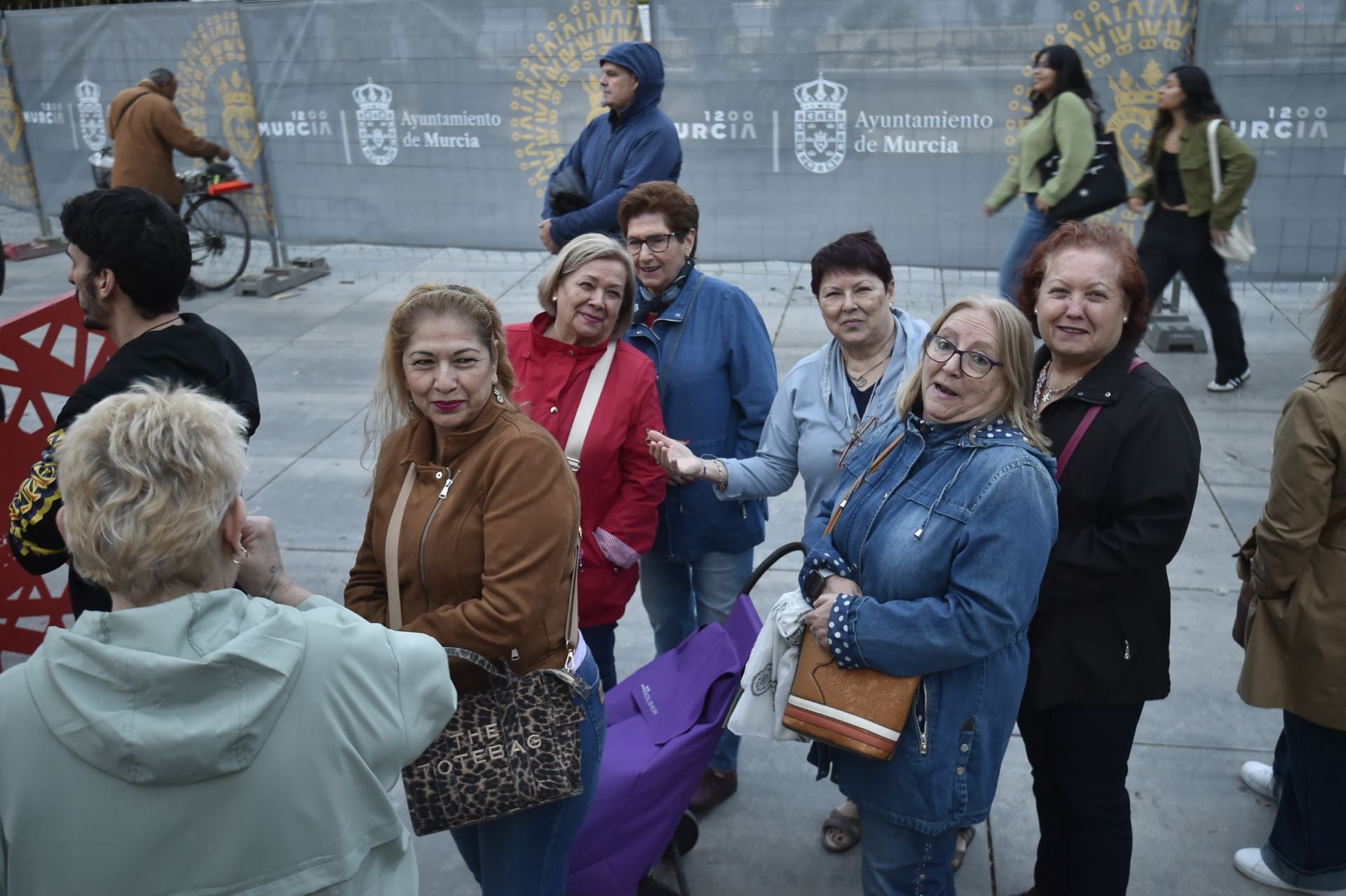 Reparto de marineras gratis en la Circular de Murcia, en imágenes